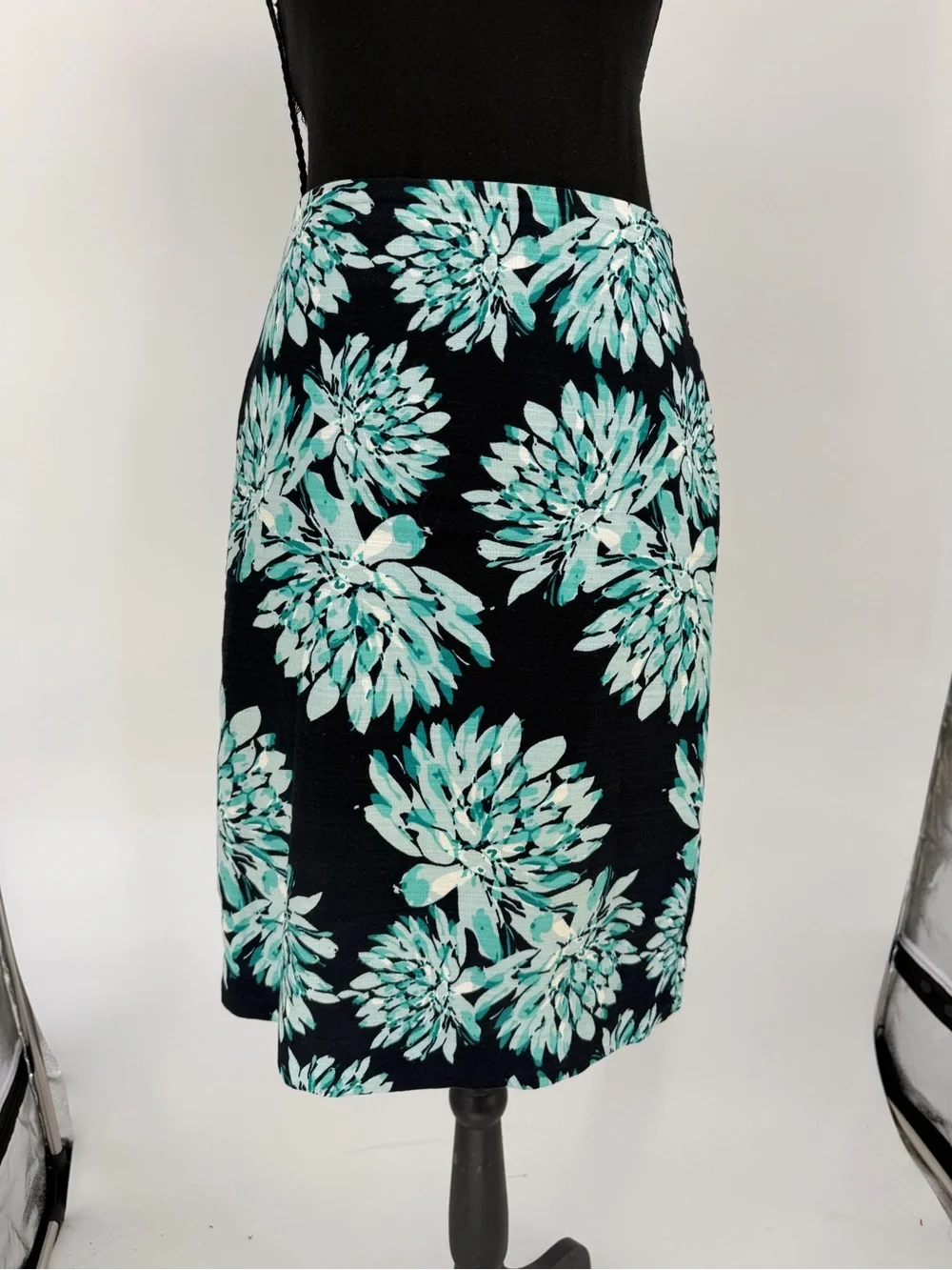 Ann Taylor Black Teal Floral Cotton Pencil Skirt Size 2 Knee Length Lined Office